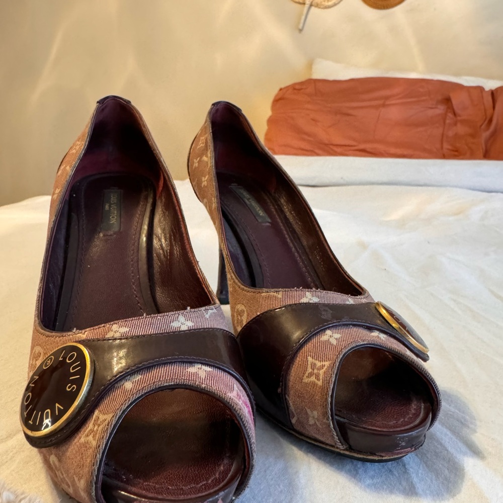 Vintage Paris Louis Vuitton Monogram Heels, Originally cost $900. - Picture 7 of 7